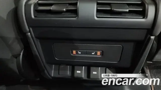 Land Rover Defender 2024 — Photo 19/32