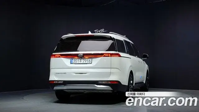 Kia Carnival 2021 — Şəkil 32/34