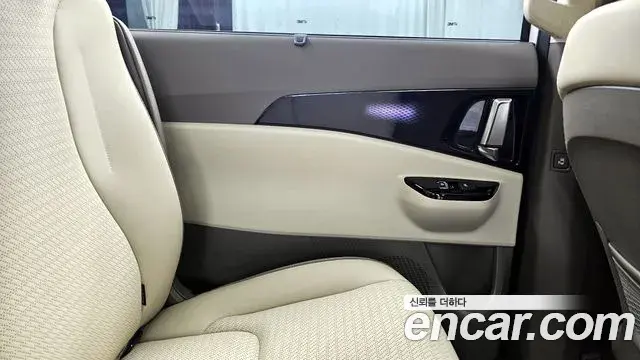 Kia Carnival 2021 — Şəkil 26/34