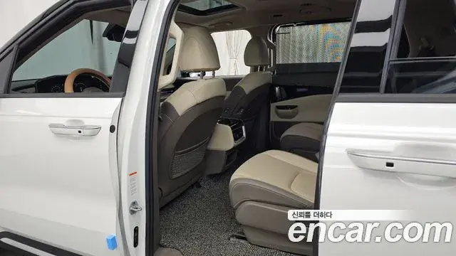 Kia Carnival 2021 — Şəkil 23/34