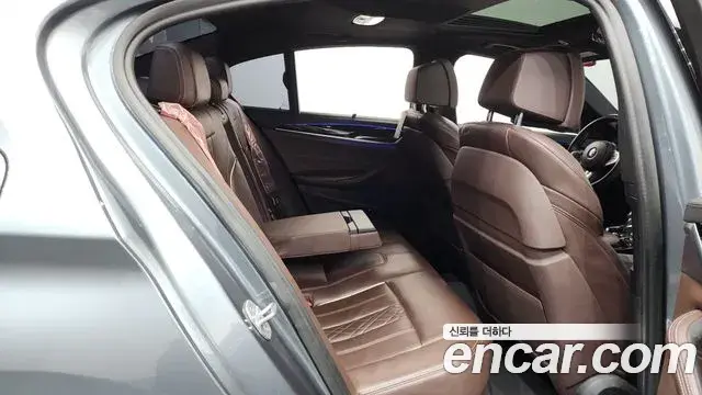 BMW 5 Series 2019 — Фото 11/20