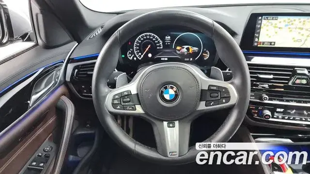 BMW 5 Series 2019 — Фото 13/20