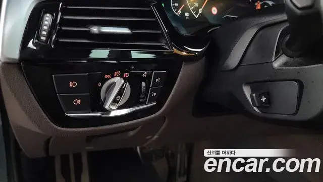 BMW 5 Series 2019 — Şəkil 15/33