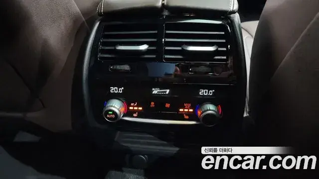 BMW 5 Series 2019 — Şəkil 17/33