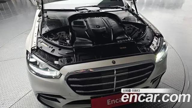 Mercedes-Benz S-Class 2022 — Photo 26/35