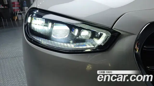 Mercedes-Benz S-Class 2022 — Photo 9/35