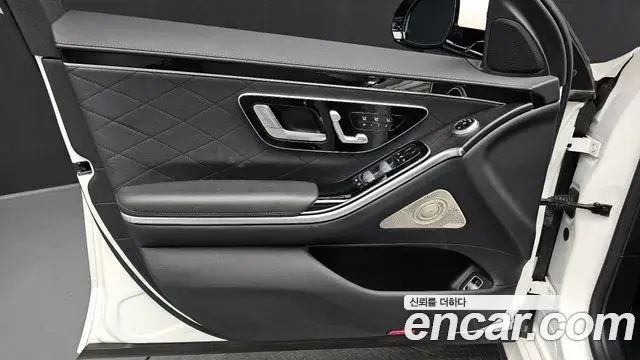 Mercedes-Benz S-Class 2022 — Photo 25/35