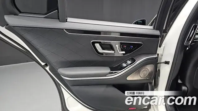 Mercedes-Benz S-Class 2022 — Photo 23/35