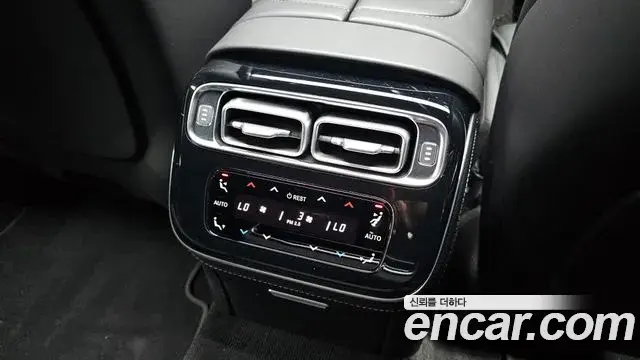 Mercedes-Benz S-Class 2022 — Photo 18/35