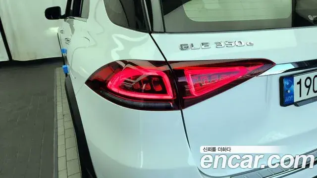 Mercedes-Benz GLE-Class 2022 — Photo 26/33