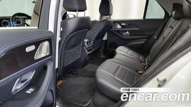 Mercedes-Benz GLE-Class 2022 — Photo 10/33
