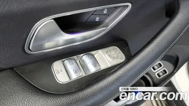Mercedes-Benz GLE-Class 2022 — Photo 4/33