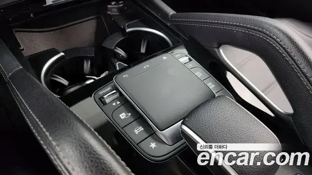 Mercedes-Benz GLE-Class 2022 — Photo 25/33