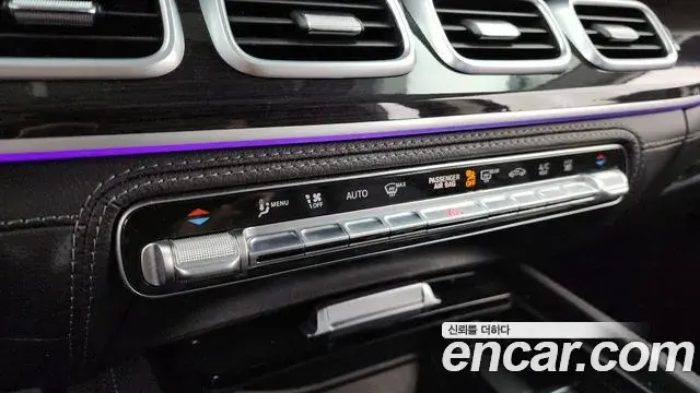 Mercedes-Benz GLE-Class 2022 — Photo 13/33