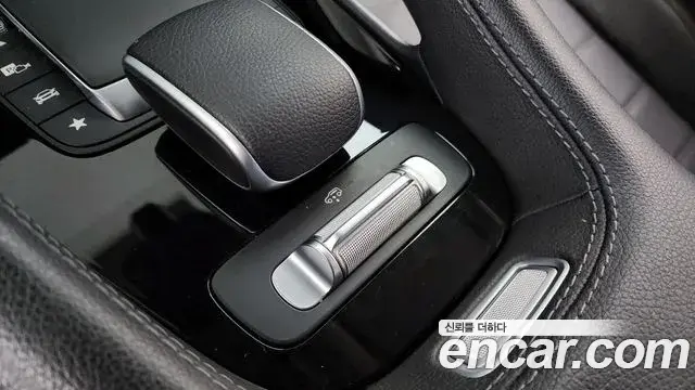 Mercedes-Benz GLE-Class 2022 — Photo 14/33