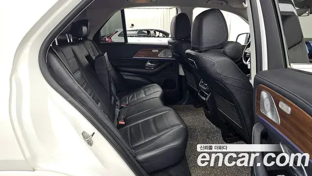 Mercedes-Benz GLE-Class 2019 — Фото 12/20