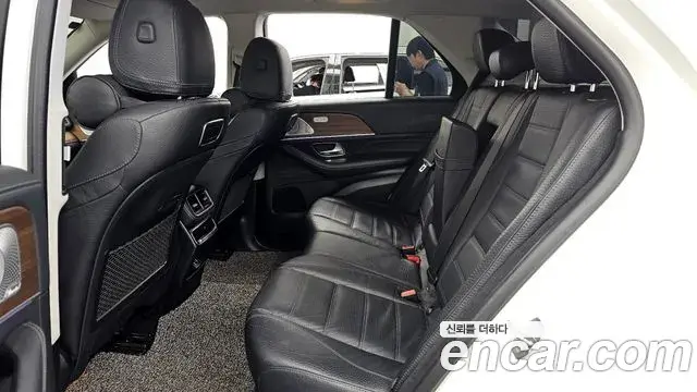 Mercedes-Benz GLE-Class 2019 — Şəkil 22/34