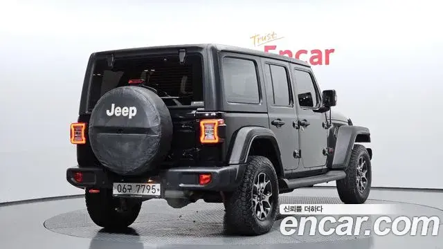 Jeep Wrangler 2018 — ფოტო 22/32