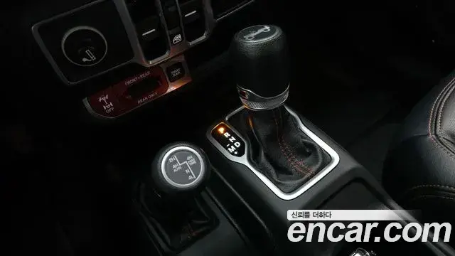 Jeep Wrangler 2018 — ფოტო 28/32