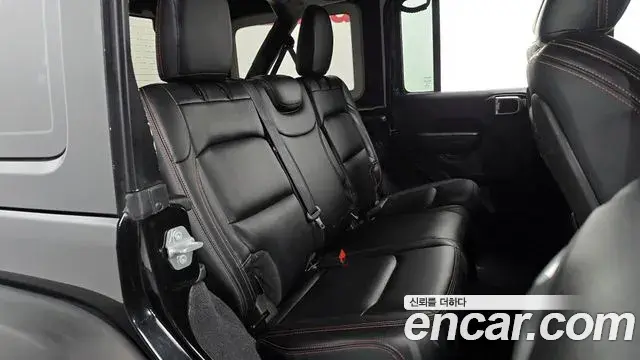 Jeep Wrangler 2018 — ფოტო 31/32