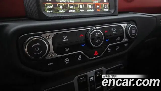 Jeep Wrangler 2018 — ფოტო 25/32