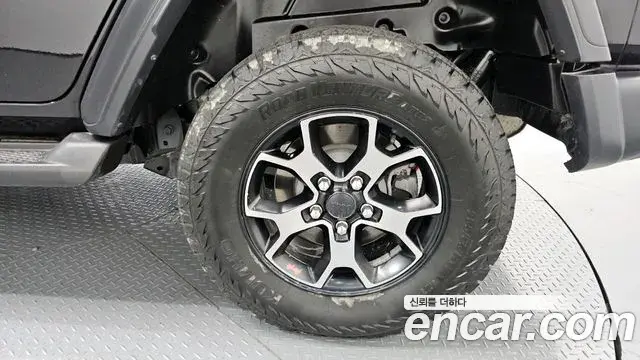 Jeep Wrangler 2018 — ფოტო 18/32