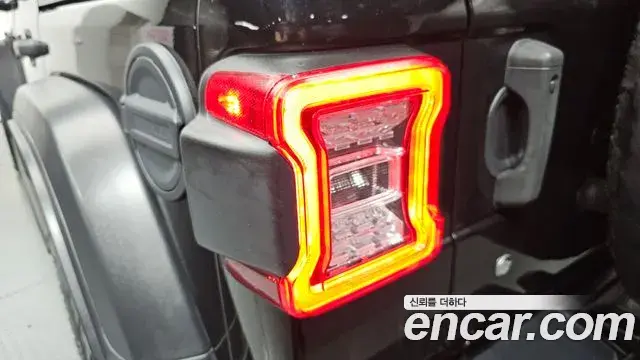 Jeep Wrangler 2018 — ფოტო 2/32