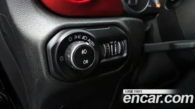 Jeep Wrangler 2018 — ფოტო 4/32