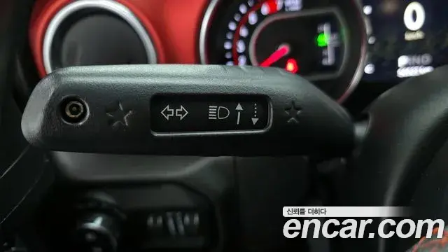Jeep Wrangler 2018 — ფოტო 17/32