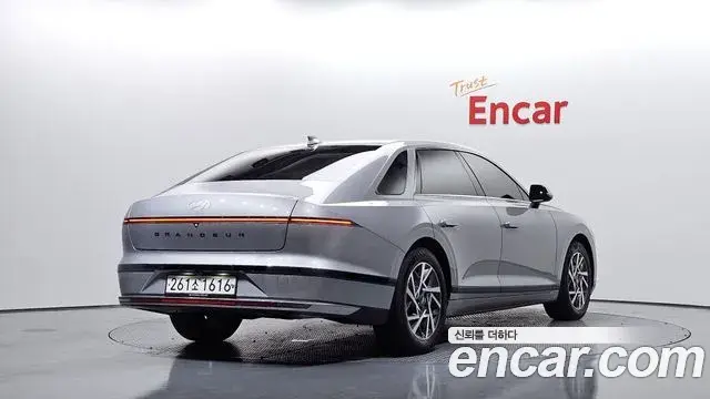 Hyundai Grandeur Hybrid 2023 — Photo 17/34