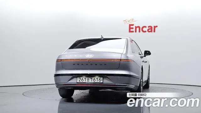 Hyundai Grandeur Hybrid 2023 — Photo 20/34