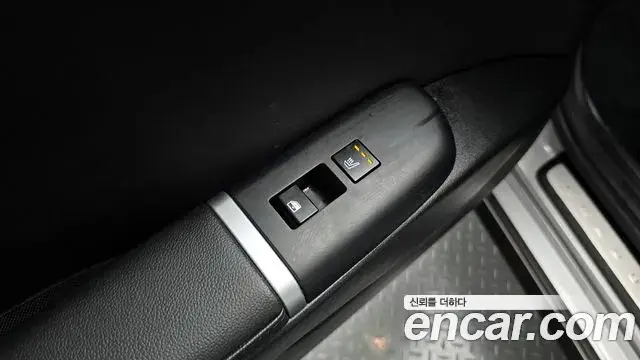 Hyundai Grandeur Hybrid 2023 — Photo 19/34
