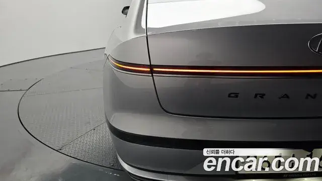Hyundai Grandeur Hybrid 2023 — Photo 28/34