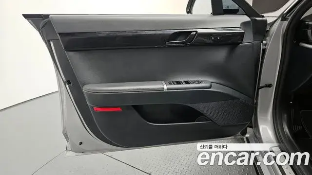 Hyundai Grandeur Hybrid 2023 — Photo 9/34