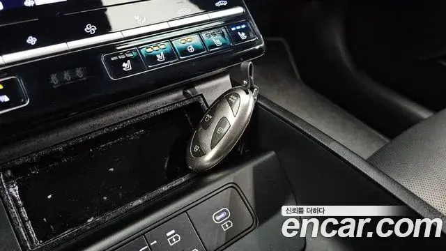 Hyundai Grandeur Hybrid 2023 — Photo 14/34