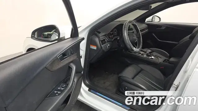 Audi A4 2019 — ფოტო 13/35
