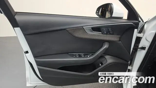 Audi A4 2019 — ფოტო 22/35