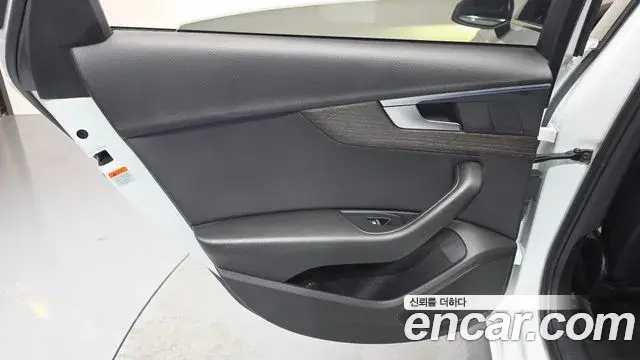 Audi A4 2019 — ფოტო 4/35