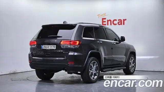 Jeep Grand Cherokee 2021 — Photo 7/24
