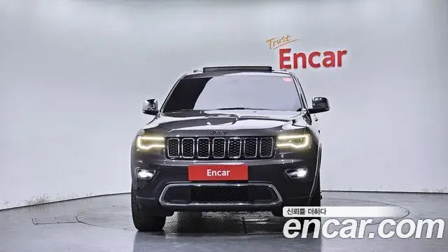 Jeep Grand Cherokee 2021 — Photo 2/24