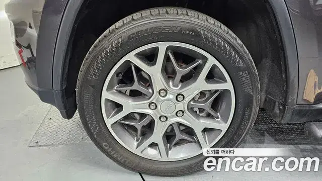 Jeep Grand Cherokee 2021 — Photo 16/24