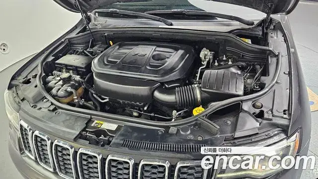 Jeep Grand Cherokee 2021 — Photo 11/24