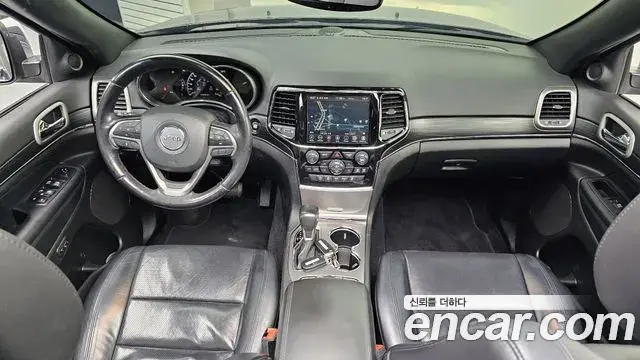 Jeep Grand Cherokee 2021 — Photo 12/24
