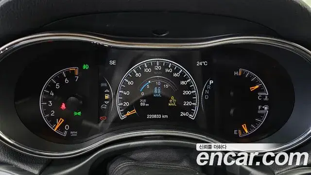 Jeep Grand Cherokee 2021 — Photo 21/24
