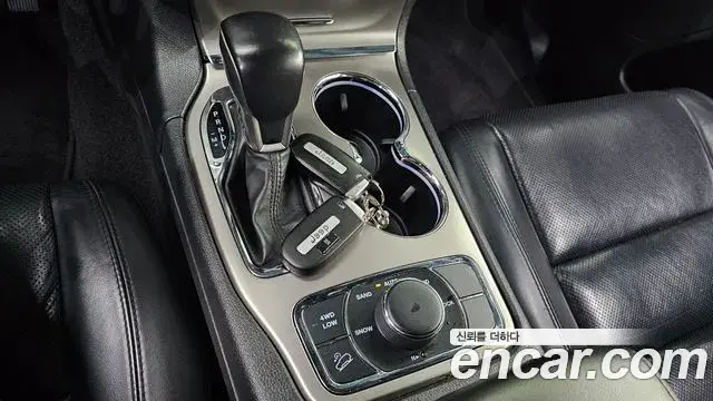 Jeep Grand Cherokee 2021 — Photo 19/24
