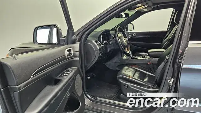 Jeep Grand Cherokee 2021 — Photo 6/24