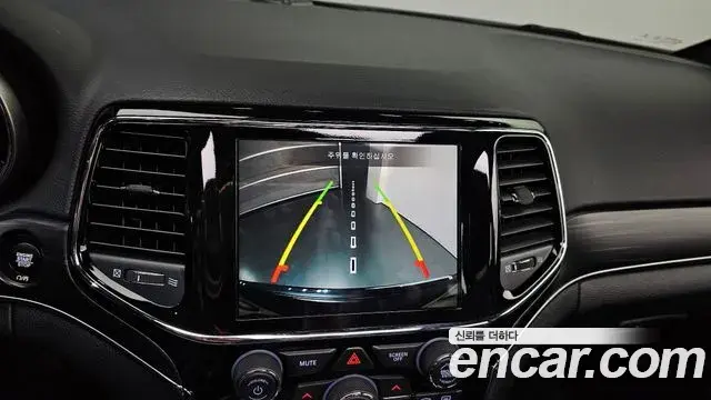 Jeep Grand Cherokee 2021 — Photo 8/24