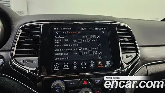 Jeep Grand Cherokee 2021 — Photo 14/24