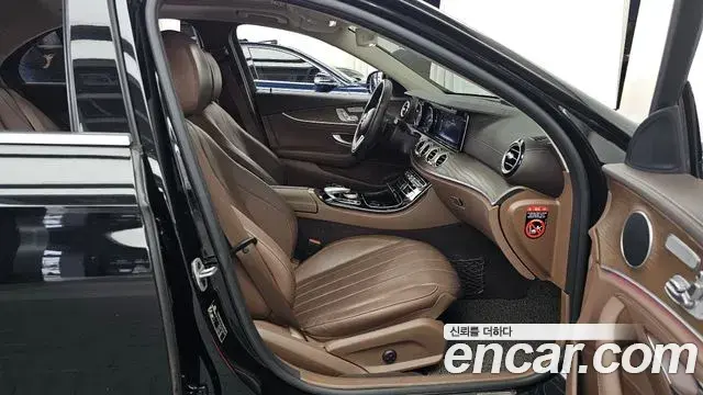 Mercedes-Benz E-Class 2020 — Фото 11/20