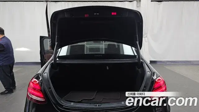 Mercedes-Benz E-Class 2020 — Фото 20/20